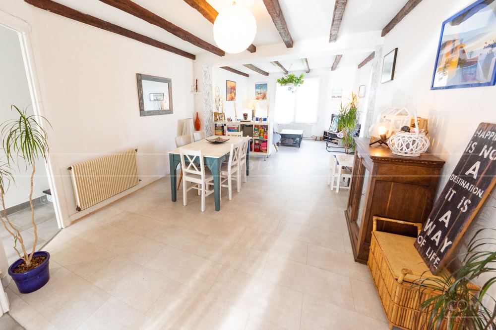 MAISON DE VILLE T5 AVEC 3 CHAMBRES - 2 GARAGES - 1 ATELIER - BELLES PRESTATIONS SUR TERRAIN DE 400M²