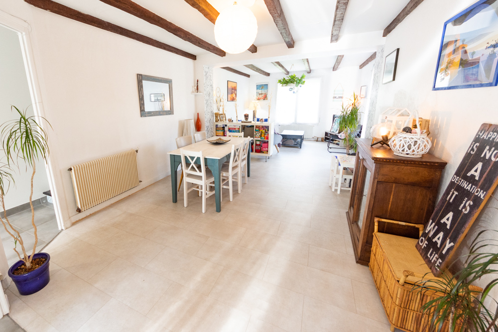 MAISON DE VILLE T5 AVEC 3 CHAMBRES - 2 GARAGES - 1 ATELIER - BELLES PRESTATIONS SUR TERRAIN DE 400M² photo 2