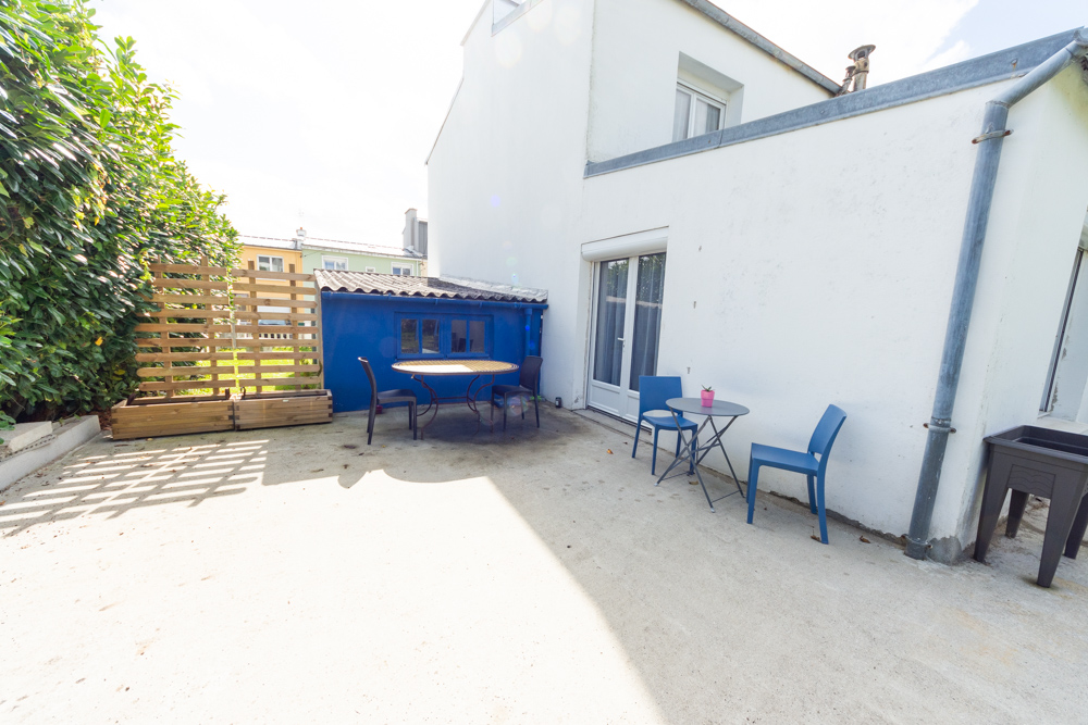 MAISON DE VILLE T5 AVEC 3 CHAMBRES - 2 GARAGES - 1 ATELIER - BELLES PRESTATIONS SUR TERRAIN DE 400M²