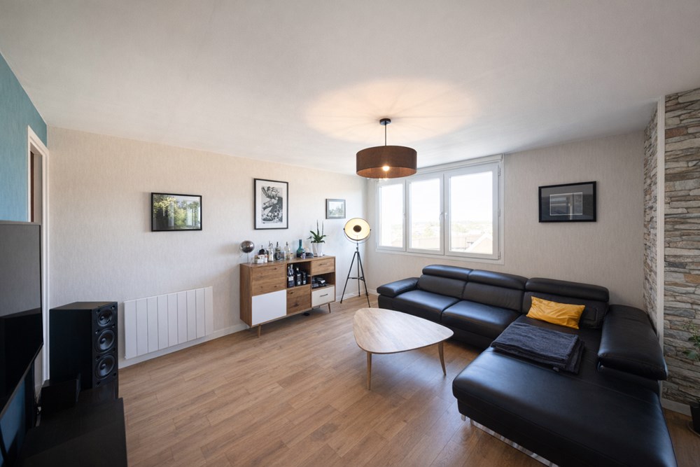 APPARTEMENT 70M² - LUMINEUX - 2 CHAMBRES - ST MARC - VUE DEGAGEE - STATIONNEMENT FACILE photo 2
