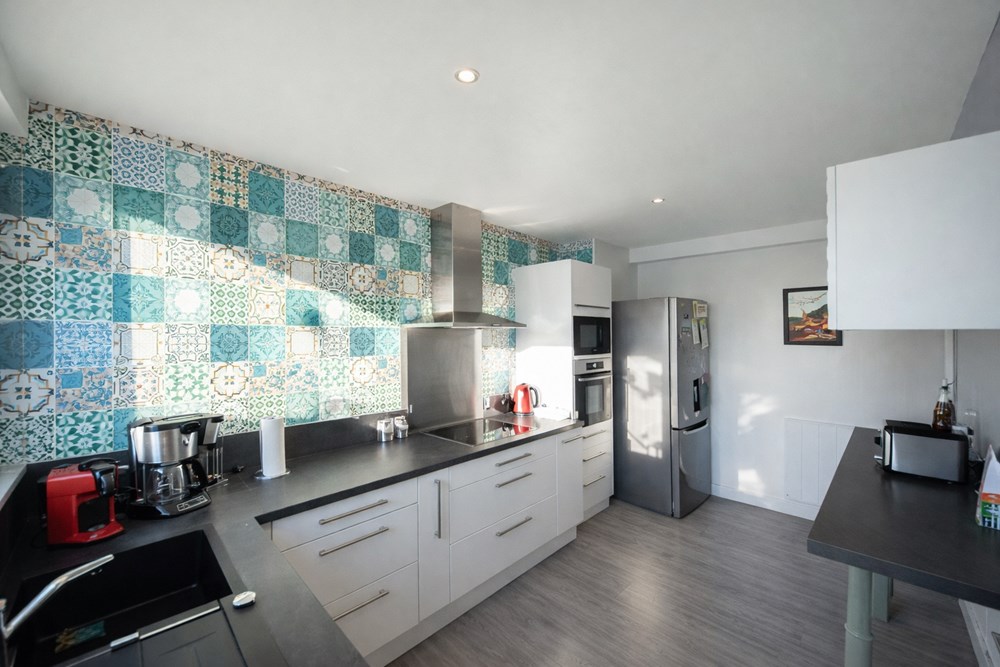 APPARTEMENT 70M² - LUMINEUX - 2 CHAMBRES - ST MARC - VUE DEGAGEE - STATIONNEMENT FACILE photo 3