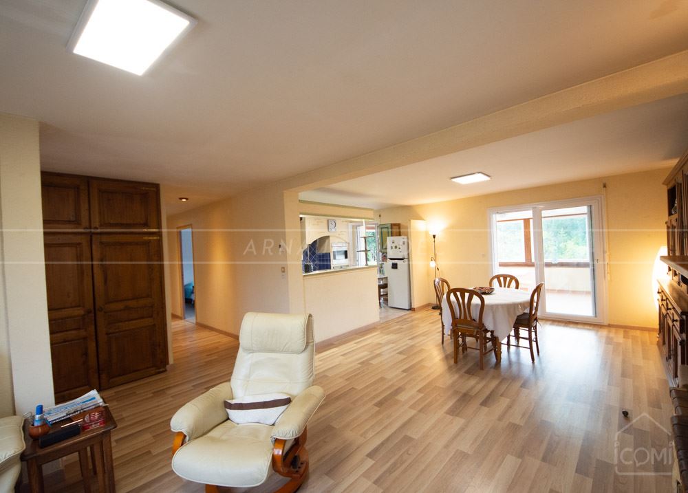 MAISON 200M² - 4/5 CHAMBRES - BEL ESPACE DE VIE DE +60M² 4 VOLUMES CUISINE/SALON/SEJOUR/VERANDA - TERRAIN +1300M² - RARE photo 4