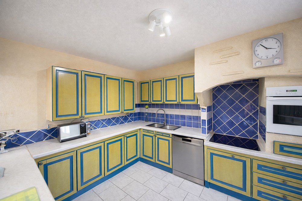 MAISON 200M² - 4/5 CHAMBRES - BEL ESPACE DE VIE DE +60M² 4 VOLUMES CUISINE/SALON/SEJOUR/VERANDA - TERRAIN +1300M² - RARE photo 4