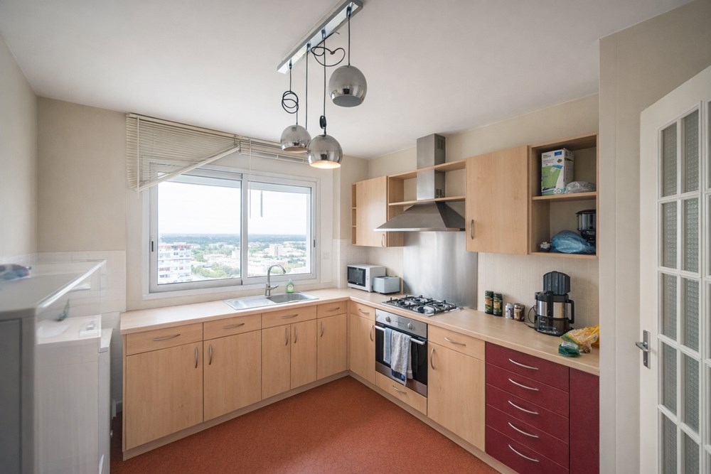 APPARTEMENT - 100M² - SPACIEUX ET LUMINEUX - 3 CHAMBRES - PARKING SOUTERRAIN - ASCENSEUR photo 2