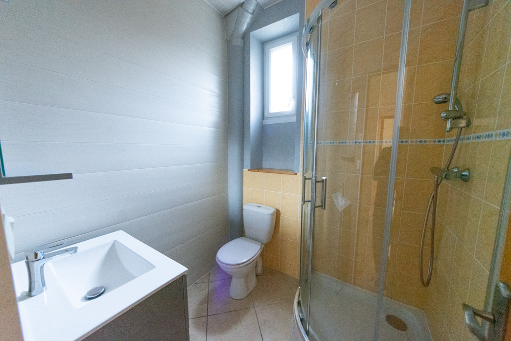 APPARTEMENT T1 BIS DE 33M² AVEC CAVE ET FAIBLES CHARGES SUR UNE DALLE BETON SANS TRAVAUX A PREVOIR photo 5