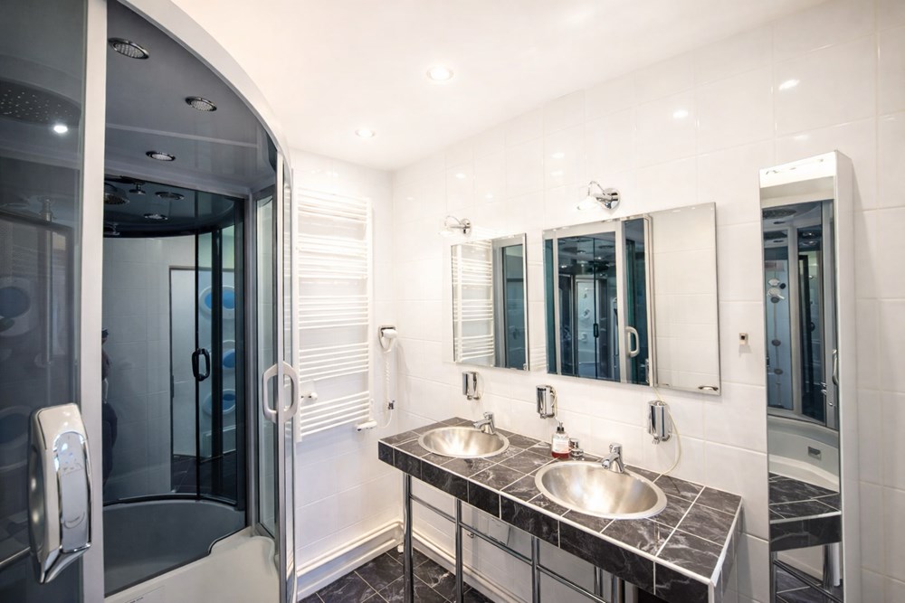 APPARTEMENT T3 - PIECE DE VIE DE 35M² - BALCON TERRASSE - ASCENSEUR - RARE - COUP DE COEUR photo 4