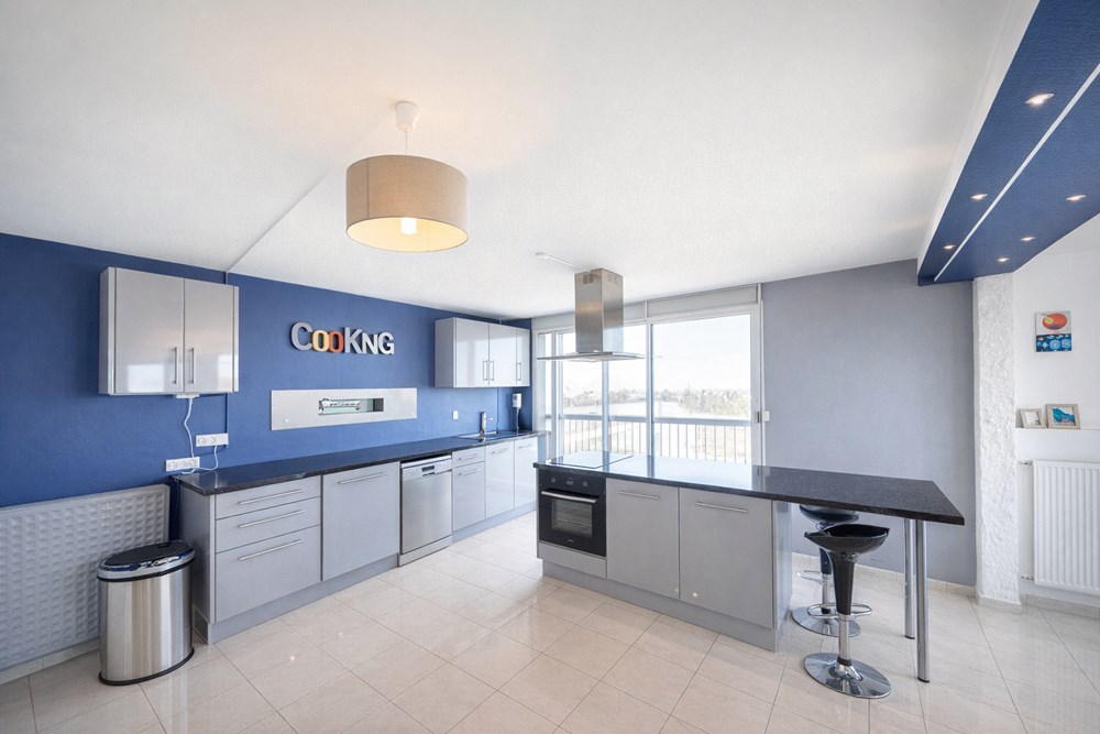 APPARTEMENT T3 - PIECE DE VIE DE 35M² - BALCON TERRASSE - ASCENSEUR - RARE - COUP DE COEUR photo 3