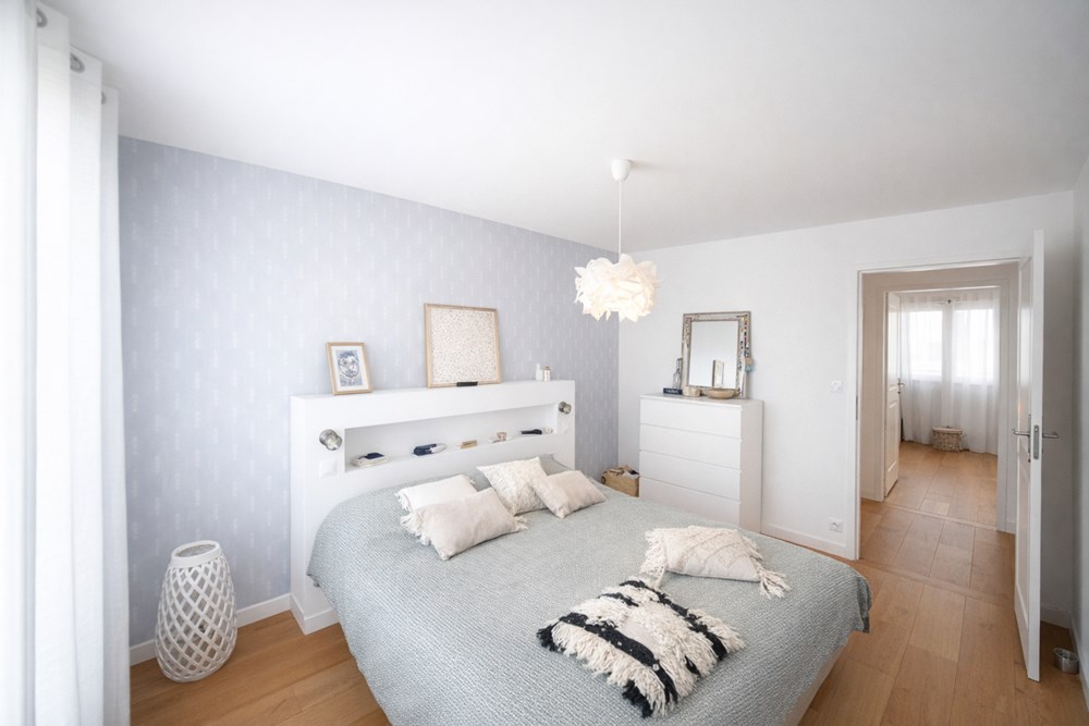 APPARTEMENT 70 M² - 2 BELLES CHAMBRES - RENOVE - DALLE BETTON - ASCENSEUR - 2 PLACES DE PARKING photo 4
