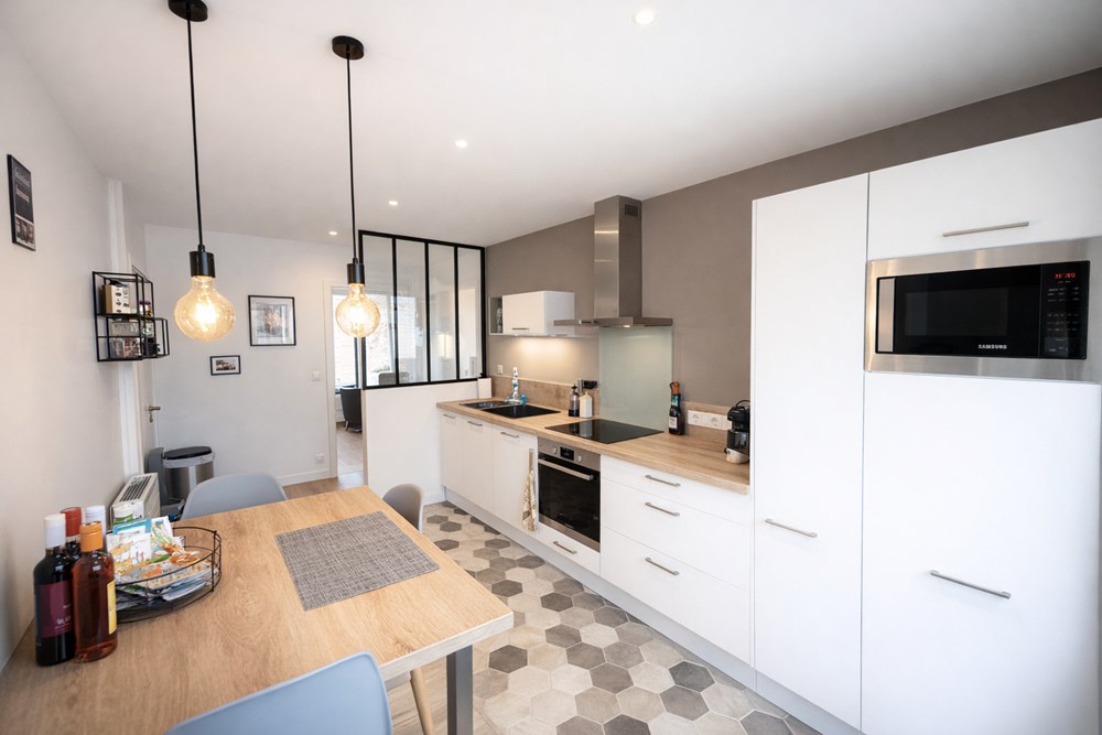 APPARTEMENT 70 M² - 2 BELLES CHAMBRES - RENOVE - DALLE BETTON - ASCENSEUR - 2 PLACES DE PARKING photo 3