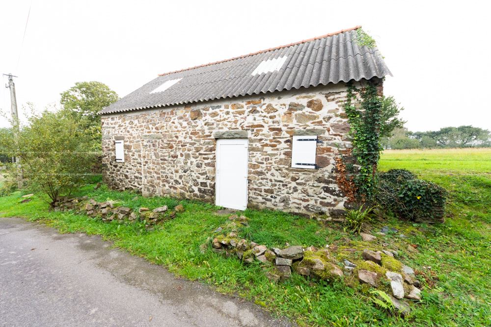 CORPS DE FERME T5 DE 140M² SUR TERRAIN DE 1900M² AVEC HANGAR DE 250M² ET CRECHE DE 40M² photo 5