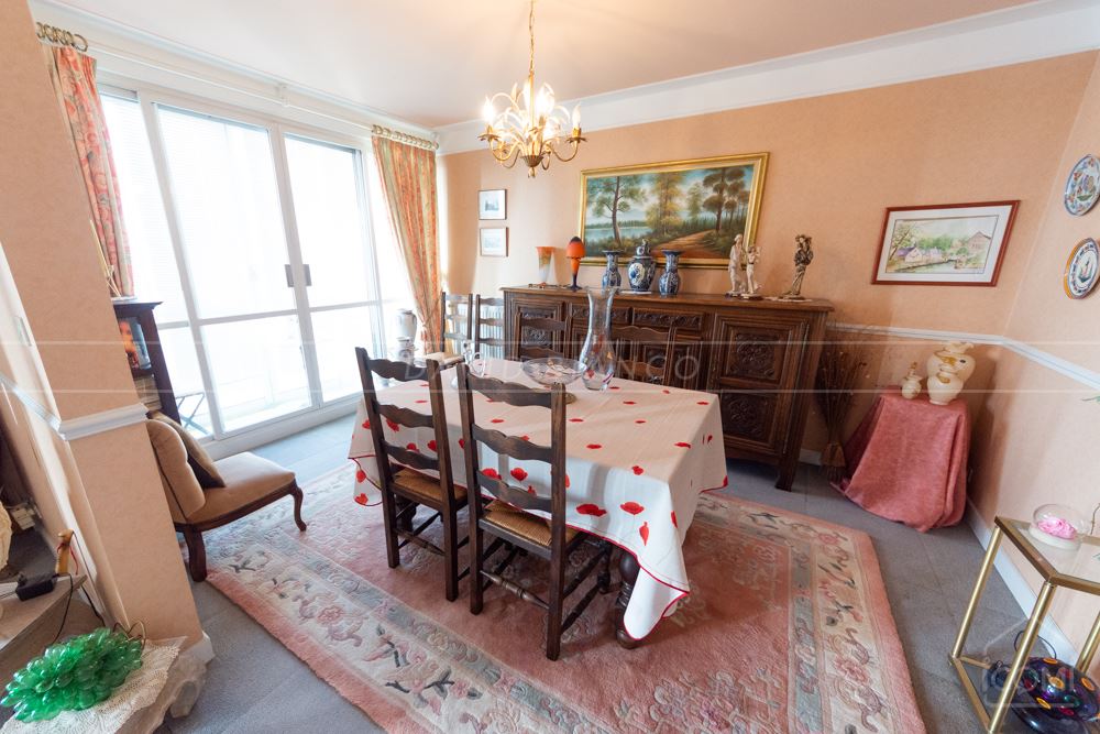 APPARTEMENT T4 90M² AVEC 2 CHAMBRES (POSSIBLE 3) - 2 BALCONS - NOMBREUX RANGEMENTS - CAVE - ACCES PMR photo 3