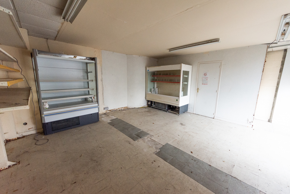 LOCAL COMMERCIAL AU COEUR DE LA ZONE COMMERCIALE 41M² AVEC STATIONNEMENT A PROXIMITE IMMEDIATE photo 4