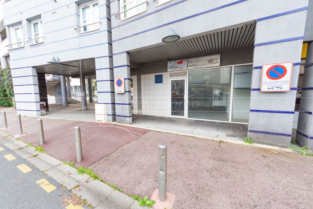 LOCAL COMMERCIAL AU COEUR DE LA ZONE COMMERCIALE 41M² AVEC STATIONNEMENT A PROXIMITE IMMEDIATE photo 3