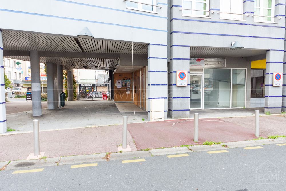 LOCAL COMMERCIAL AU COEUR DE LA ZONE COMMERCIALE 41M² AVEC STATIONNEMENT A PROXIMITE IMMEDIATE