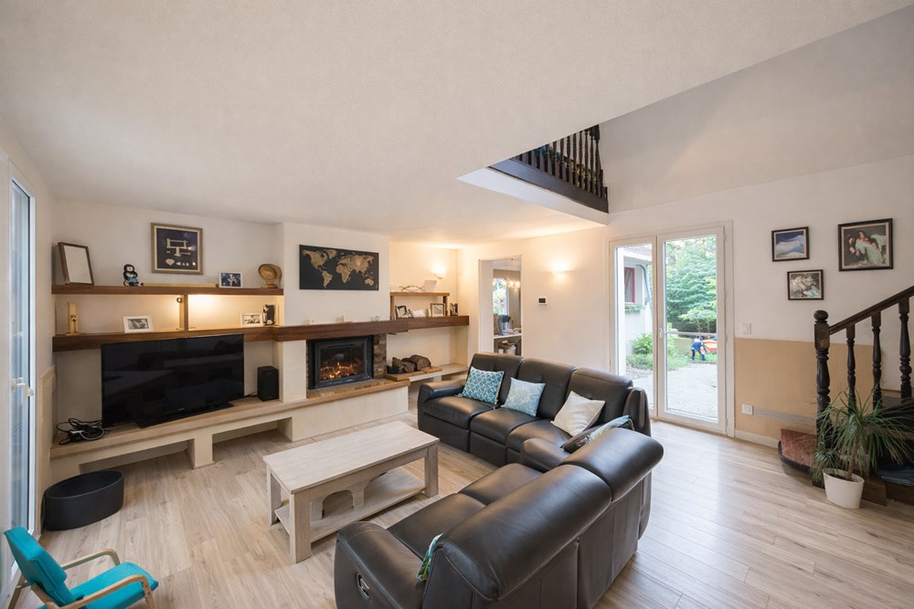 MAISON 160M² - 4 CHAMBRES - VERANDA - CARPORT / ATELIER - TERRAIN DE 2700M² - TERRASSE - COUP DE COEUR ASSURE - RARE photo 2