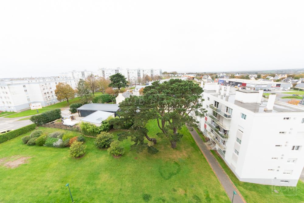 APPARTEMENT T5 DE 82M² AU 7EME ET DERNIER ETAGE AVEC BALCON, ASCENSEUR, DALLE BETON ET CAVE DE 10M² photo 3