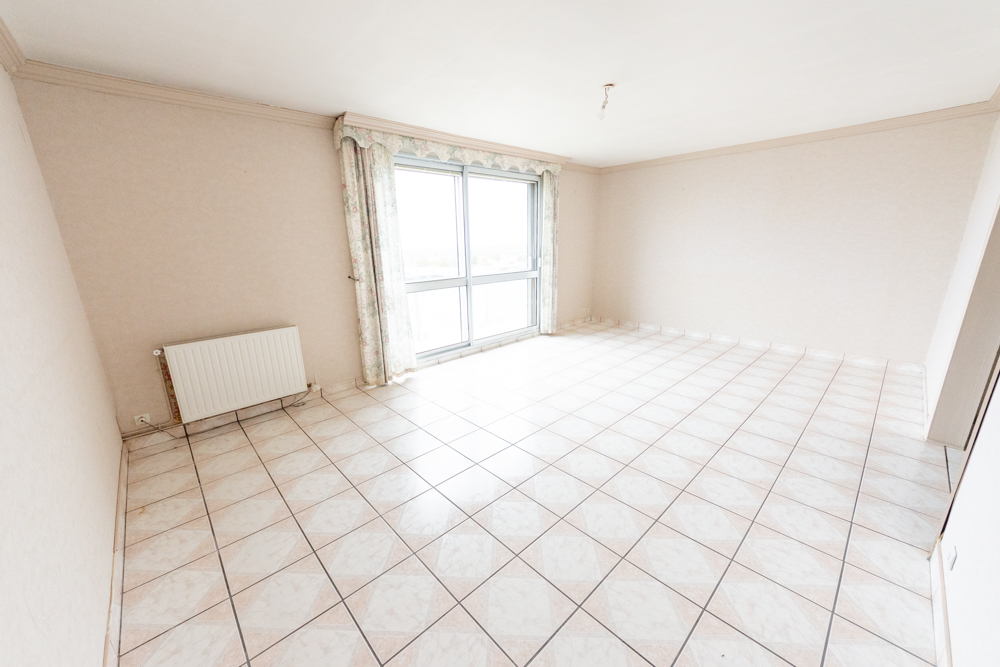 APPARTEMENT T5 DE 82M² AU 7EME ET DERNIER ETAGE AVEC BALCON, ASCENSEUR, DALLE BETON ET CAVE DE 10M² photo 2