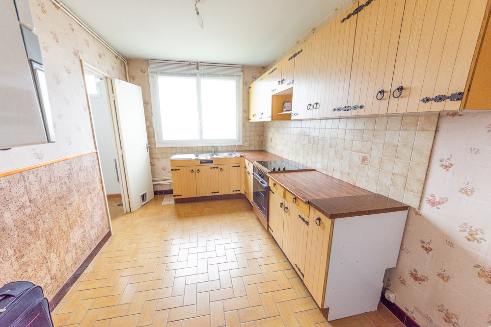 APPARTEMENT T5 DE 82M² AU 7EME ET DERNIER ETAGE AVEC BALCON, ASCENSEUR, DALLE BETON ET CAVE DE 10M² photo 3