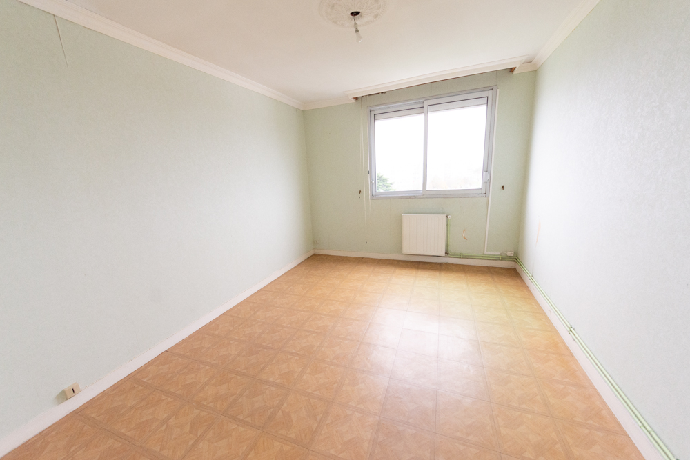 APPARTEMENT T5 DE 82M² AU 7EME ET DERNIER ETAGE AVEC BALCON, ASCENSEUR, DALLE BETON ET CAVE DE 10M² photo 5