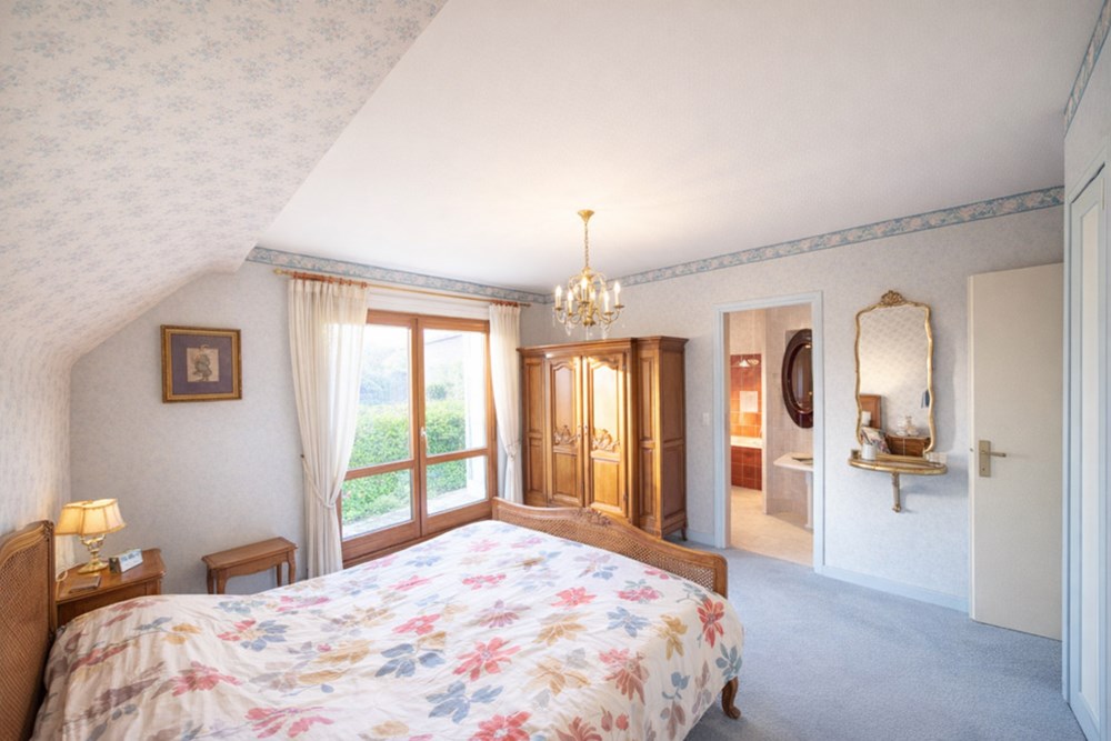 MAISON T7 - 4/5 CHAMBRES - TERRAIN ARBORE ENTRE 800/1000M² - RARE - CALME - EXCEPTIONNEL photo 4