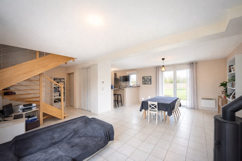MAISON CONTEMPORAINE T5 DE 100M² -TERRAIN 500M² - GARAGE - POELE - EXCELLENT DPE - RARE