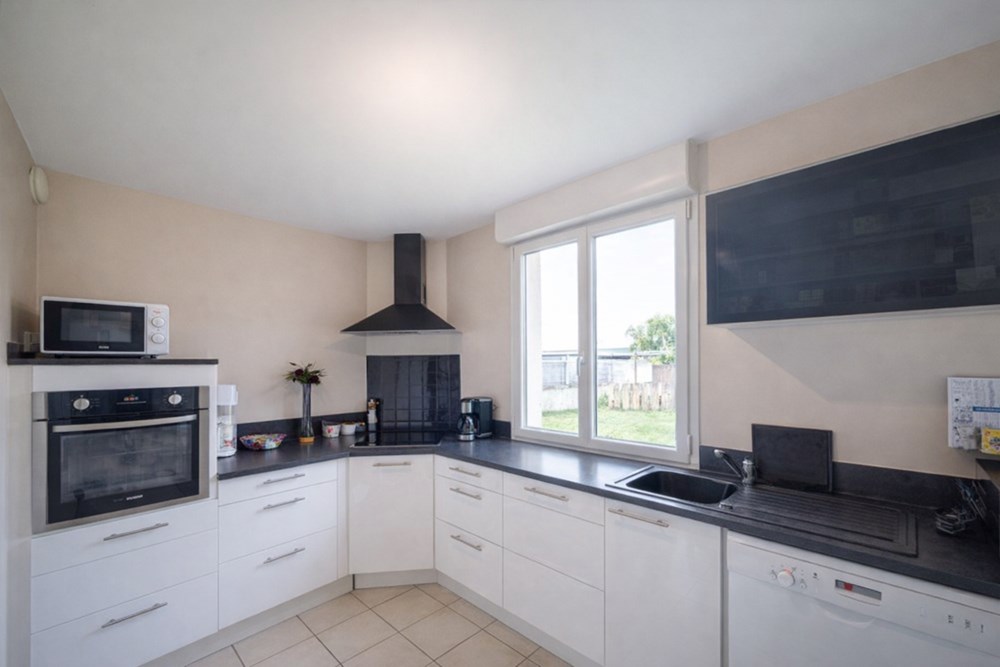 MAISON CONTEMPORAINE T5 DE 100M² -TERRAIN 500M² - GARAGE - POELE - EXCELLENT DPE - RARE photo 4