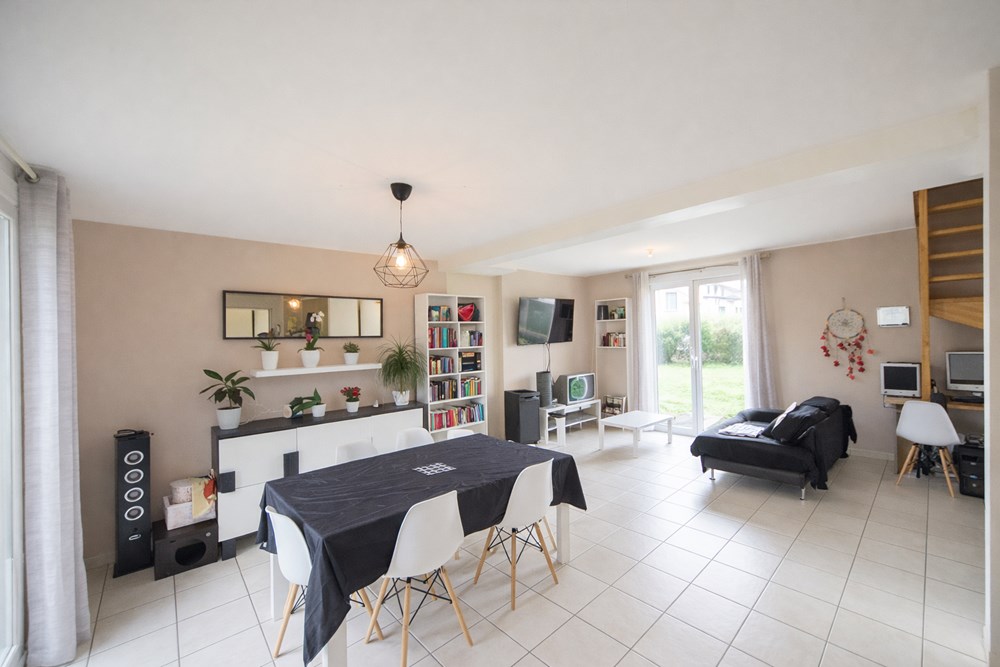 MAISON CONTEMPORAINE T5 DE 100M² -TERRAIN 500M² - GARAGE - POELE - EXCELLENT DPE - RARE photo 2