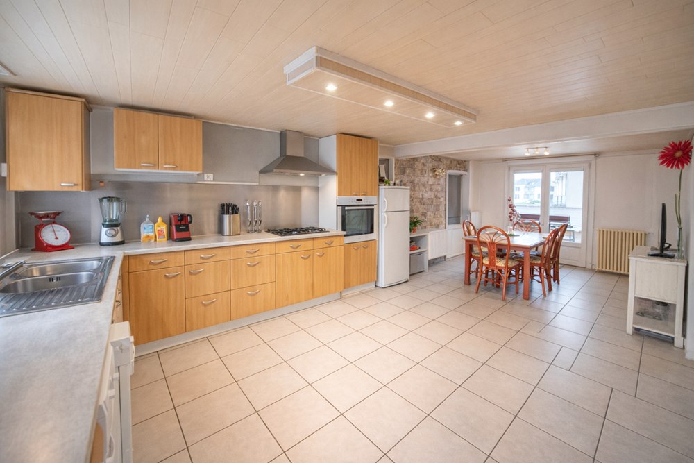 MAISON T7 - 5 CHAMBRES - VERANDA - JARDIN CLOS - GARAGE - CARPORT - DEPENDANCES photo 3