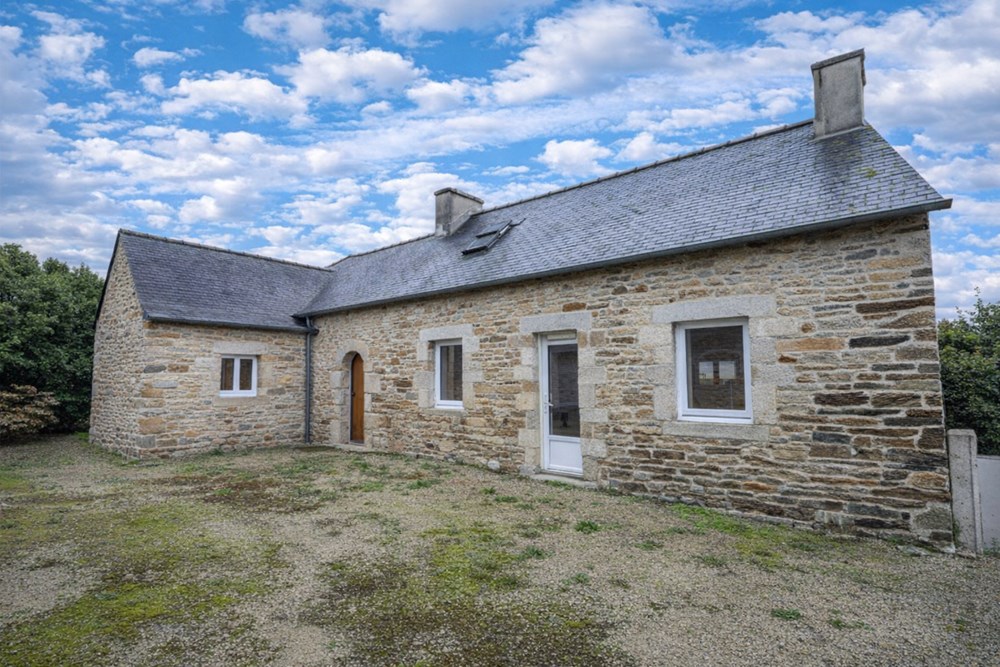 MAISON T5 - 2/4 CHAMBRES - ESPACE DE VIE PRINCIPAL EN RDJ - TERRAIN 700M² - RARE - CALME