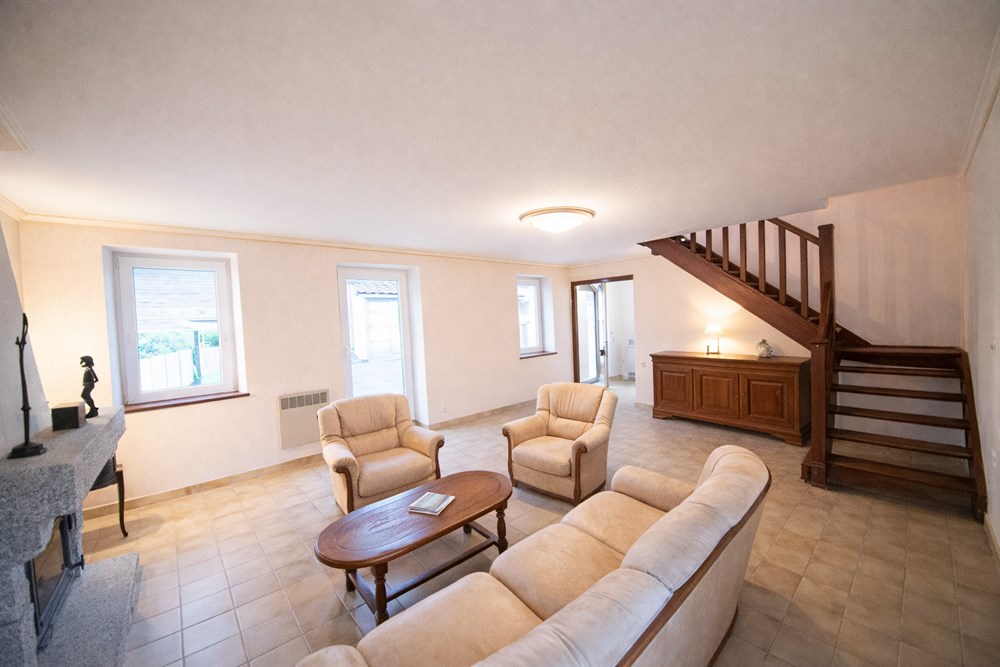 MAISON T5 - 2/4 CHAMBRES - ESPACE DE VIE PRINCIPAL EN RDJ - TERRAIN 700M² - RARE - CALME photo 2