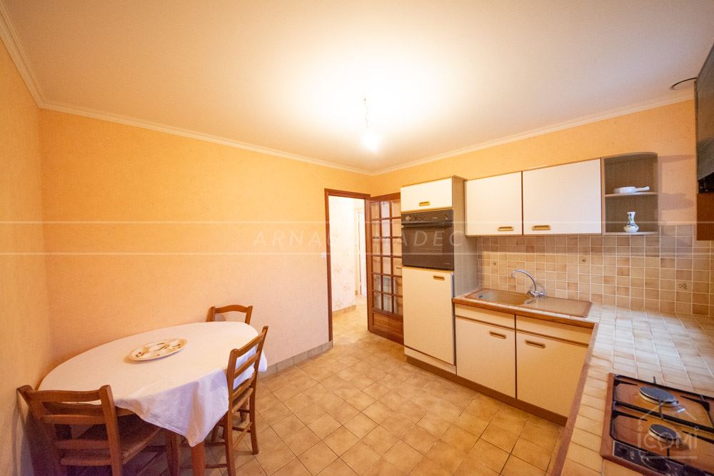 MAISON T5 - 2/4 CHAMBRES - ESPACE DE VIE PRINCIPAL EN RDJ - TERRAIN 700M² - RARE - CALME photo 5