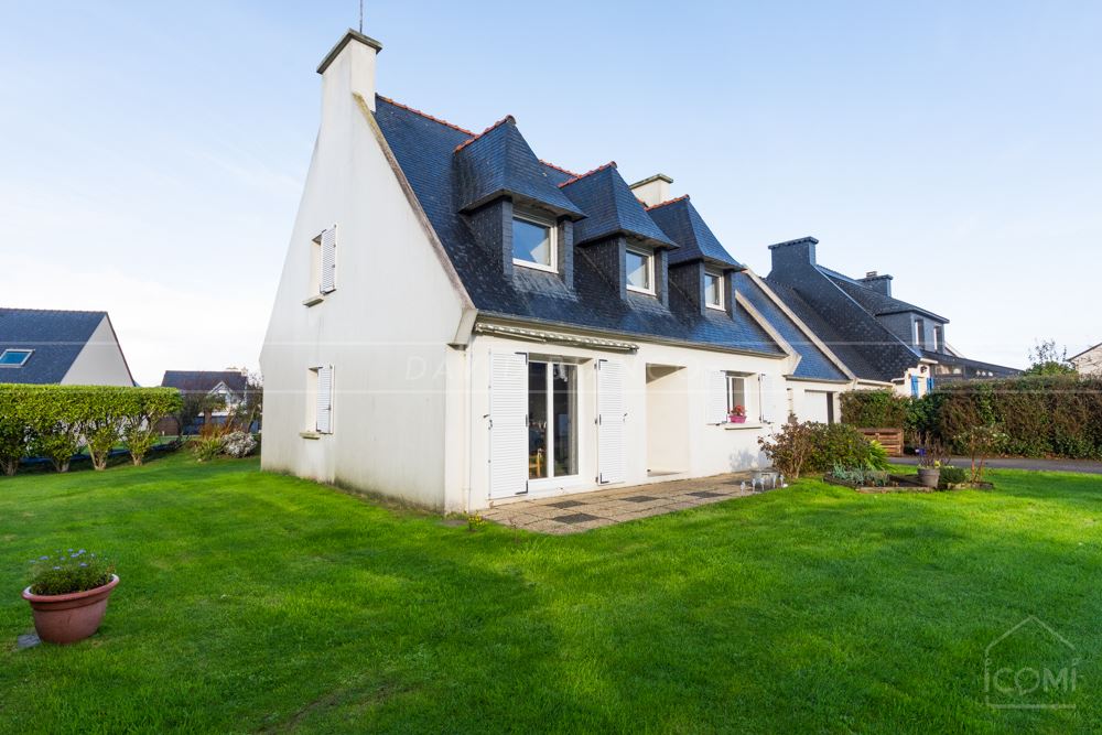 MAISON T6 DE 125M² AVEC GRAND GARAGE DE 32M² - VUE SUR LE PHARE - NOMBREUX RANGEMENTS - TERRAIN CLOS DE 550M² photo 2