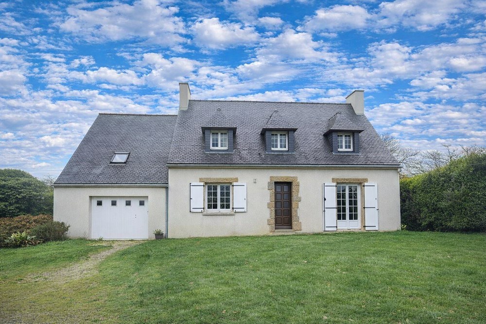 MAISON T8 - 160M² - TERRAIN 1700 M² - COUP DE COEUR - GARAGE 40 M² - 2 DEPENDANCES 50 ET 20 M² - RARE