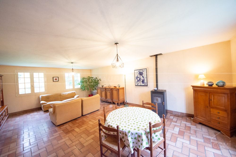 MAISON T8 - 160M² - TERRAIN 1700 M² - COUP DE COEUR - GARAGE 40 M² - 2 DEPENDANCES 50 ET 20 M² - RARE