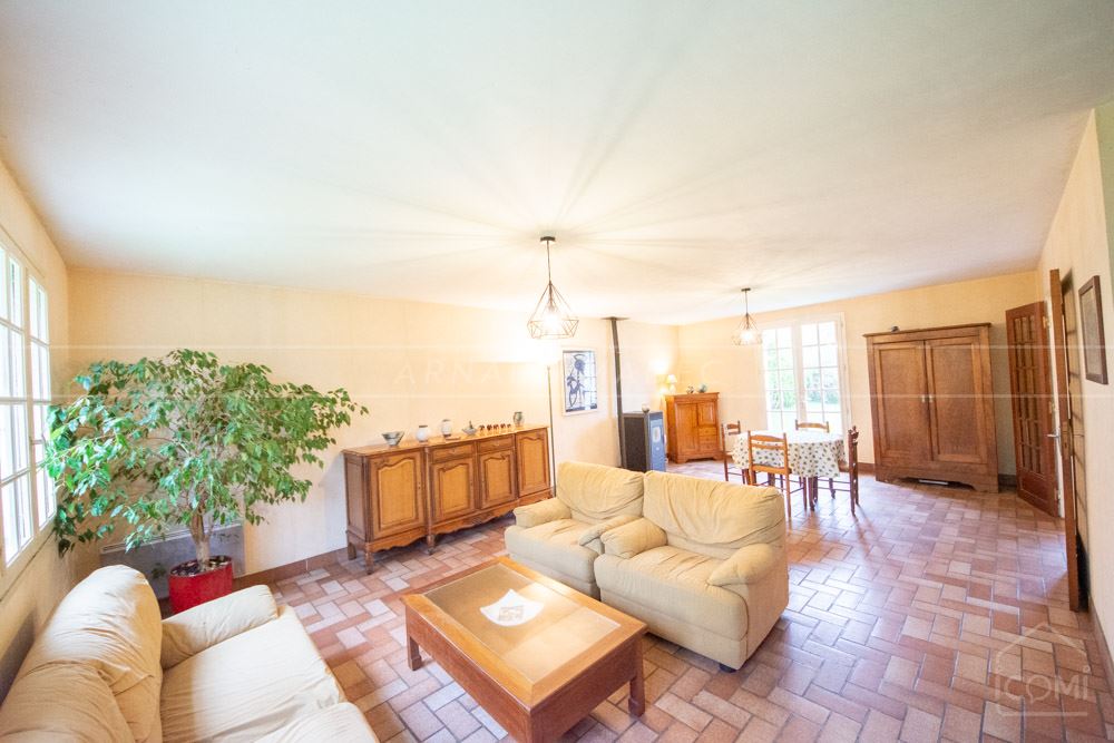 MAISON T8 - 160M² - TERRAIN 1700 M² - COUP DE COEUR - GARAGE 40 M² - 2 DEPENDANCES 50 ET 20 M² - RARE photo 3