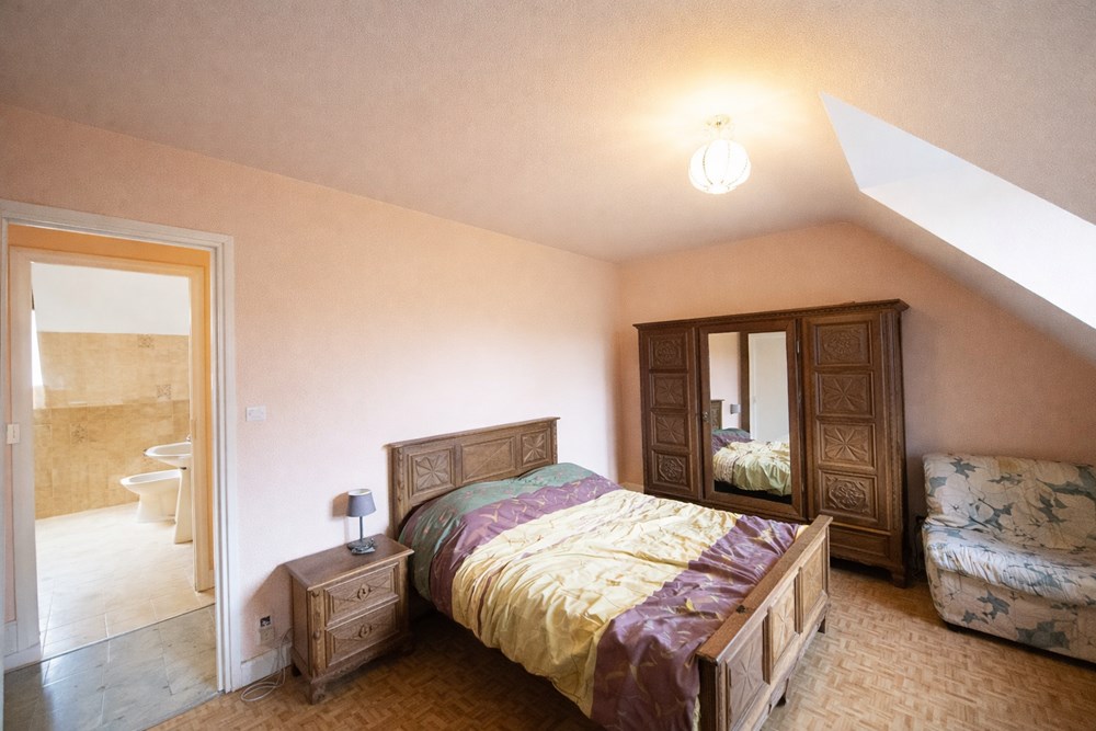 MAISON T8 - 160M² - TERRAIN 1700 M² - COUP DE COEUR - GARAGE 40 M² - 2 DEPENDANCES 50 ET 20 M² - RARE photo 4