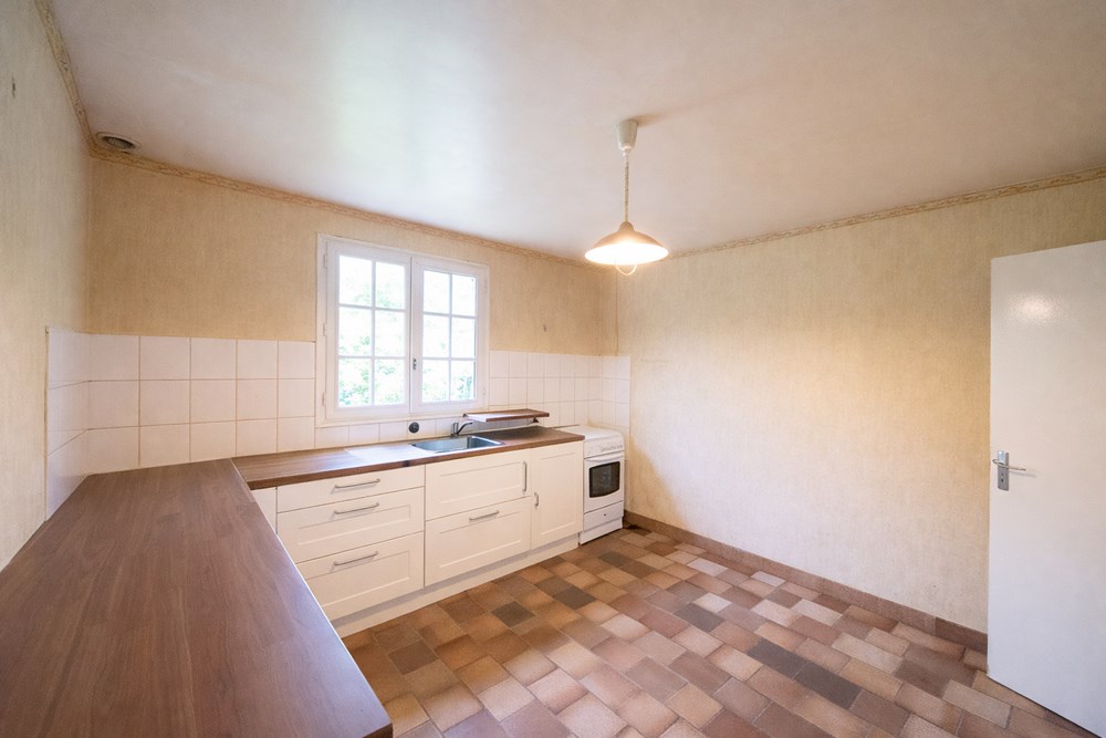MAISON T8 - 160M² - TERRAIN 1700 M² - COUP DE COEUR - GARAGE 40 M² - 2 DEPENDANCES 50 ET 20 M² - RARE photo 3