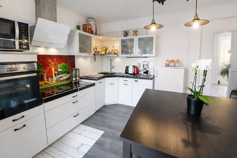 MAISON INDIVIDUELLE T6/7 SUR TERRAIN DE PLUS DE 1200M² AVEC DOUBLE GARAGE, NOMBREUX RANGEMENTS ET BEAUX VOLUMES photo 3