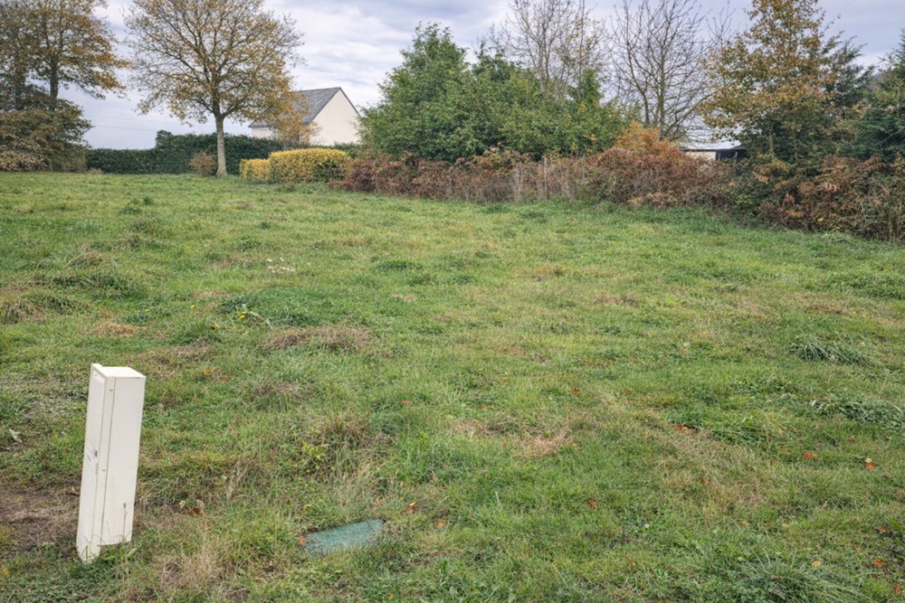TERRAIN DE 900 M² ENVIRON HORS LOTISSEMENT - VIABILISE - CALME - CADRE CAMPAGNE - HAMEAU photo 2