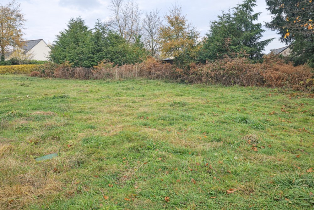 TERRAIN DE 900 M² ENVIRON HORS LOTISSEMENT - VIABILISE - CALME - CADRE CAMPAGNE - HAMEAU photo 3