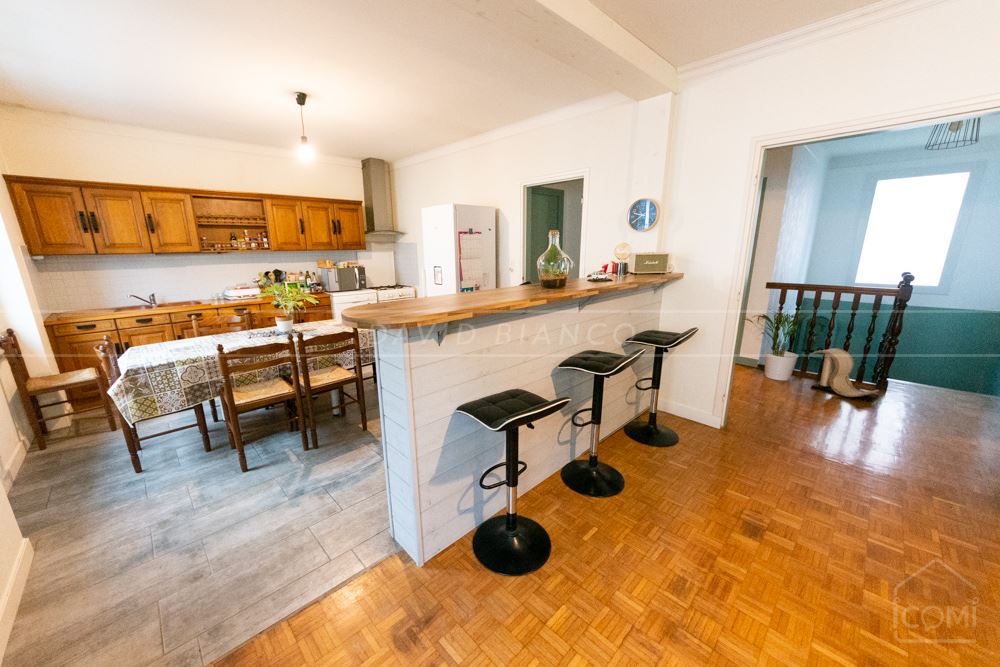 MAISON DE VILLE T7/8 DE 152M² AVEC SOUS-SOL - GARAGE - 5 CHAMBRES SUR TERRAIN CLOS DE 180M²