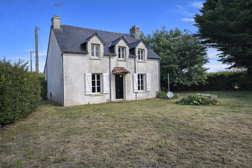 MAISON 110 M² A FINIR DE RENOVER - JARDIN CLOS DE 634 M² - BIEN TRES RARE A LA VENTE DANS CETTE COMMUNE COTIERE PROCHE DES PLAGES -