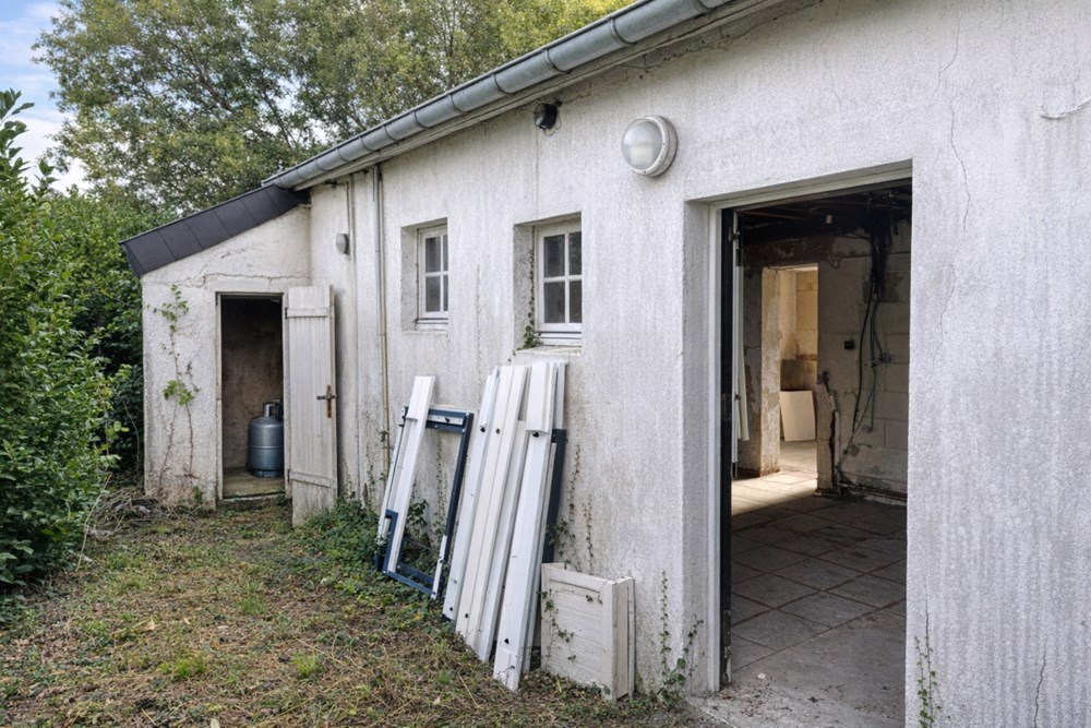 MAISON 110 M² A FINIR DE RENOVER - JARDIN CLOS DE 634 M² - BIEN TRES RARE A LA VENTE DANS CETTE COMMUNE COTIERE PROCHE DES PLAGES - photo 3