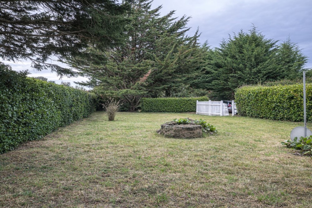 MAISON 110 M² A FINIR DE RENOVER - JARDIN CLOS DE 634 M² - BIEN TRES RARE A LA VENTE DANS CETTE COMMUNE COTIERE PROCHE DES PLAGES - photo 2