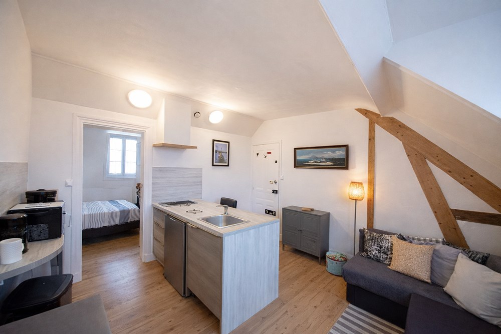 APPARTEMENT T2 COTE GAUCHE - 30M² - DERNIER ETAGE - IDEAL PIED A TERRE OU INVESTISSEUR (LOCATION SAISONNIERE) - EXTENSION POSSIBLE