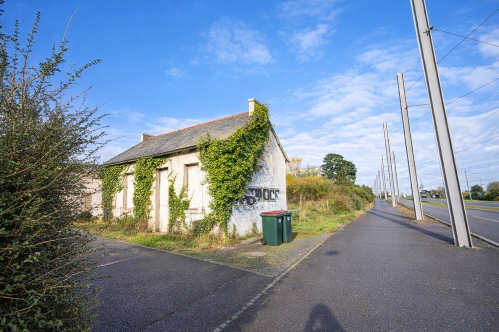 FONCIER DE 353M² AVEC BATI DE 150M² ENVIRON - PROXIMITE CENTRE LECLERC PORTE DE GOUESNOU