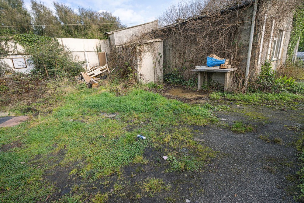 FONCIER DE 353M² AVEC BATI DE 150M² ENVIRON - PROXIMITE CENTRE LECLERC PORTE DE GOUESNOU photo 5