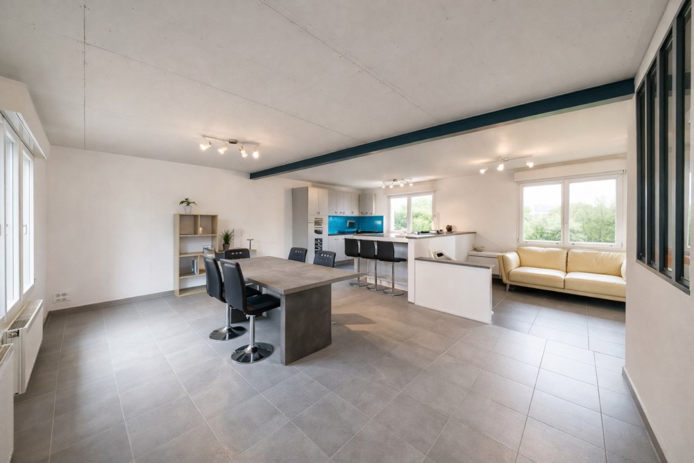 MAISON - 2 CHAMBRES ( POSSIBLE 5) - TRES GRAND TERRAIN - ENVIRONNEMENT CALME - A FINIR DE RENOVER - TRES BEAU POTENTIEL photo 2