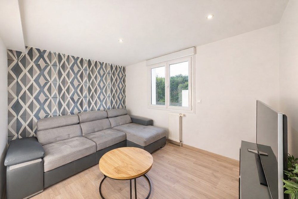 MAISON - 2 CHAMBRES ( POSSIBLE 5) - TRES GRAND TERRAIN - ENVIRONNEMENT CALME - A FINIR DE RENOVER - TRES BEAU POTENTIEL photo 3