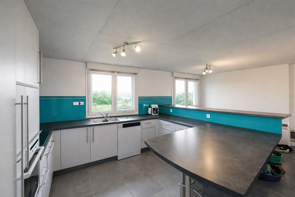 MAISON - 2 CHAMBRES ( POSSIBLE 5) - TRES GRAND TERRAIN - ENVIRONNEMENT CALME - A FINIR DE RENOVER - TRES BEAU POTENTIEL photo 4